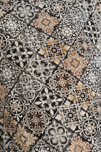 Efektowny top z nadrukiem typu paisley