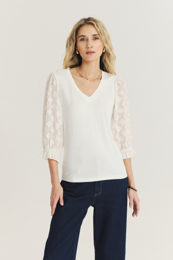 Biały top z efektownymi rękawami