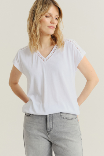 Uniwersalny top w białym kolorze