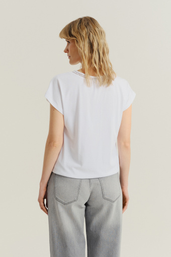 Uniwersalny top w białym kolorze