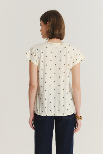 Biały top z nadrukiem w groszki