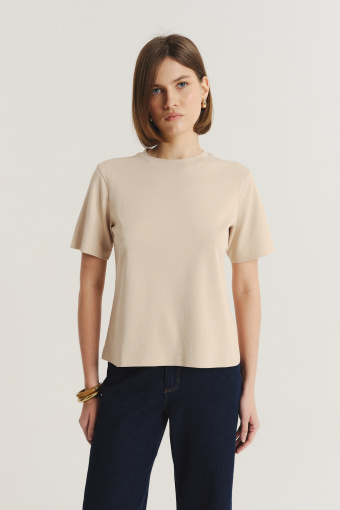 Beżowy t-shirt w stylu basic
