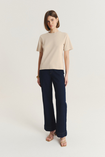 Beżowy t-shirt w stylu basic