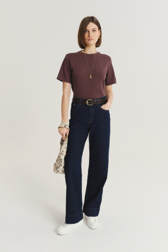 Basicowy t-shirt w kolorze ciemnej czekolady