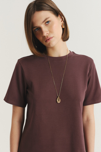 Basicowy t-shirt w kolorze ciemnej czekolady