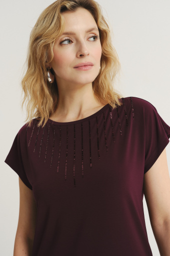 Ciemnofioletowy top z efektowną aplikacją z cekinów