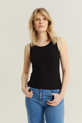 Czarny dopasowany top