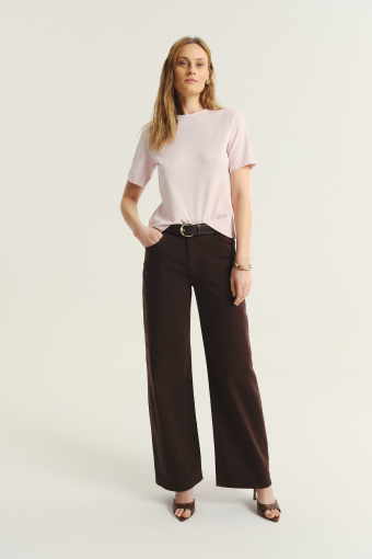 Basicowy t-shirt w pastelowym odcieniu różu