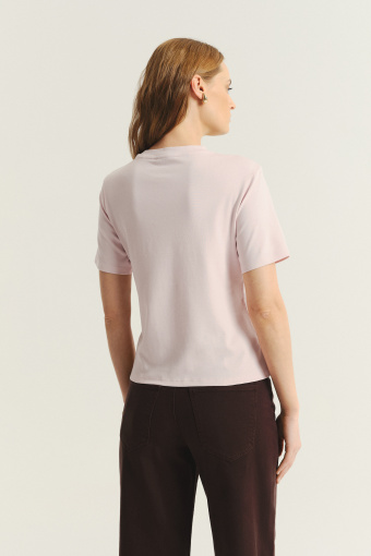 Basicowy t-shirt w pastelowym odcieniu różu