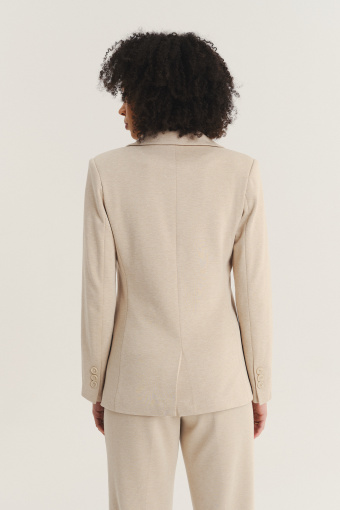 Klasyczna marynarka w beżowym kolorze