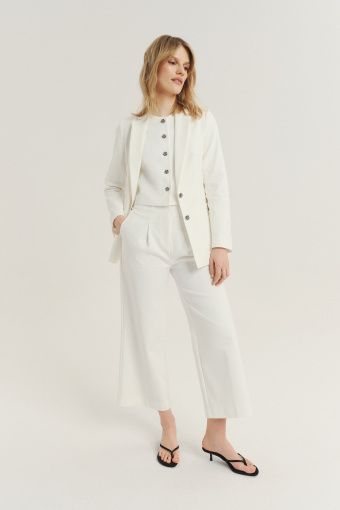 Klasyczny biały żakiet