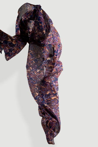 Granatowa apaszka z nadrukiem flowers Granatowa apaszka z nadrukiem flowers