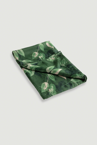 Kobieca apaszka w kwiaty ciemnozielona Kobieca apaszka w kwiaty ciemnozielona