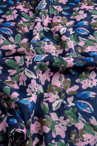 Kobieca apaszka w różowo-błękitne kwiaty Kobieca apaszka w różowo-błękitne kwiaty