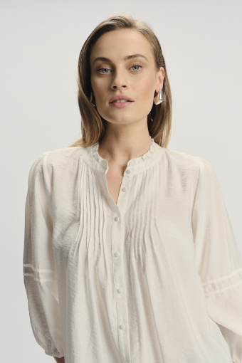 Biała bluzka o kroju A rękaw 3/4 