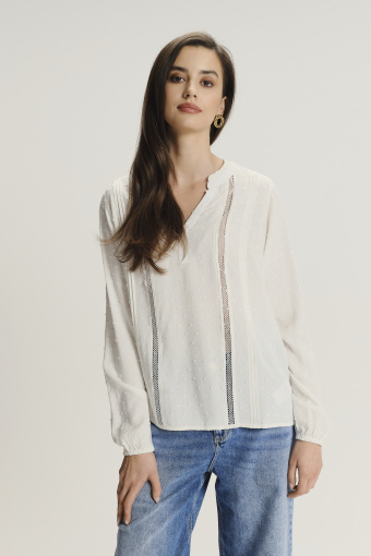 Biała bluzka o luźnym kroju