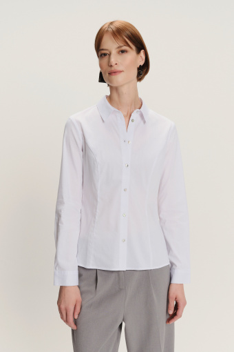 Uniwersalna biała koszula o klasycznym kroju