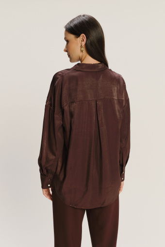 Brązowa koszula o klasycznym fasonie