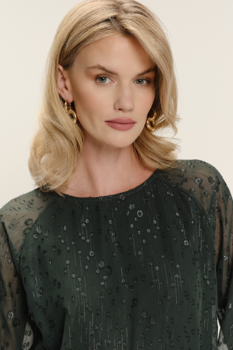 Ciemnozielona bluzka z delikatnym nadrukiem i lekko transparentnymi rękawami