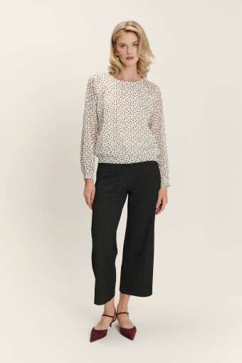 Biała bluzka z zapięciem typu łezka nadruk w kropki