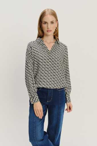 Wiskozowa bluzka z efektownym printem Wiskozowa bluzka z efektownym printem