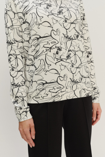 Biała bluza z abstrakcyjnym printem 