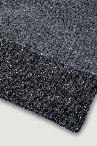 Antracytowa czapka z subtelnym połyskiem