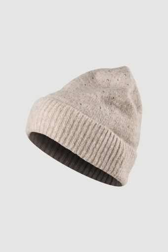 Kremowa czapka z błyszczącymi elementami 