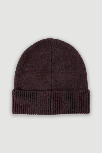 Burgundowa czapka z błyszczącymi elementami 