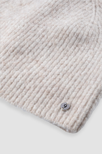 Uniwersalna kremowa czapka beanie