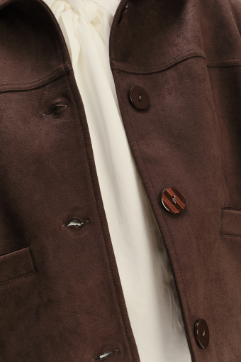 Kurtka w kolorze czekoladowym z imitacji zamszu  Kurtka w kolorze czekoladowym z imitacji zamszu