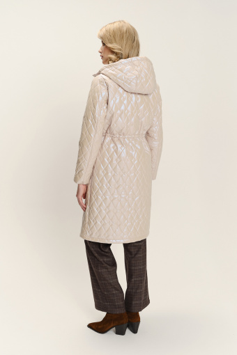 Kremowa pikowana kurtka z połyskiem