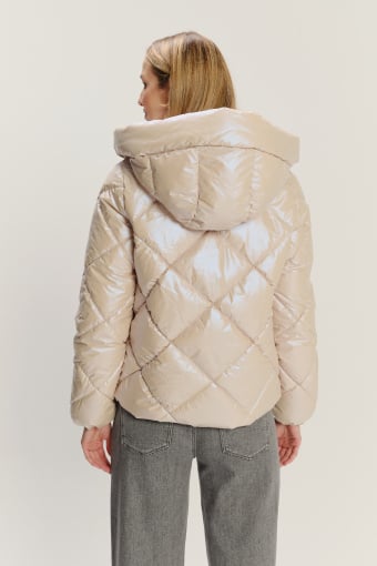 Pikowana kremowa kurtka z holograficznym połyskiem Pikowana kremowa kurtka z holograficznym połyskiem