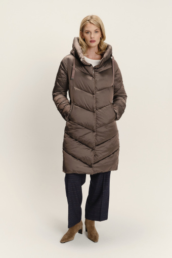 Efektowna pikowana kurtka w kolorze coffee