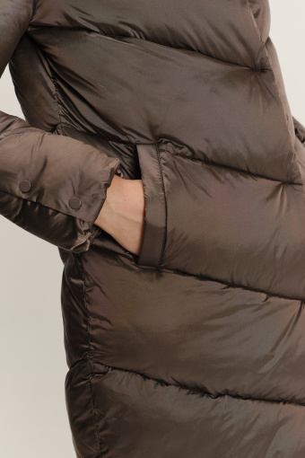 Efektowna pikowana kurtka w kolorze coffee