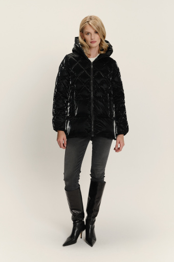 Czarna błyszcząca kurtka 