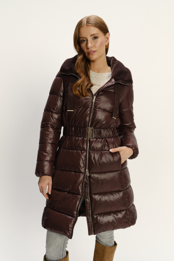 Stylowa pikowana kurtka z paskiem w talii