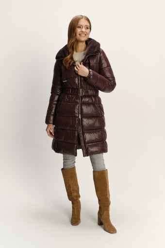 Stylowa pikowana kurtka z paskiem w talii