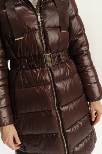 Stylowa pikowana kurtka z paskiem w talii