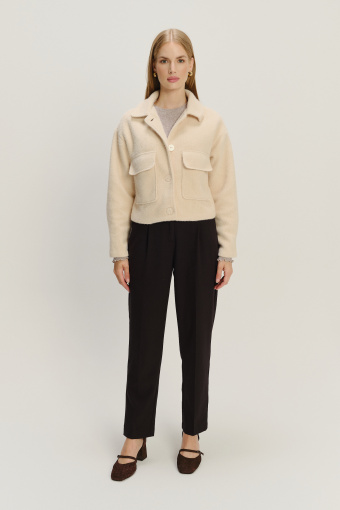 Kremowa krótka kurtka z kołnierzykiem