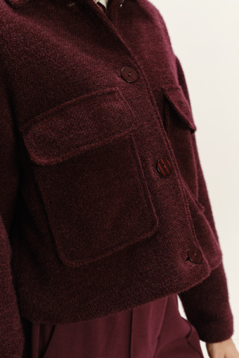 Burgundowa krótka kurtka o luźnym fasonie