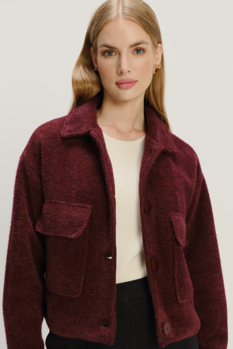 Burgundowa krótka kurtka o luźnym fasonie
