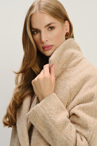 Efektowny dwurzędowy  płaszcz jasny beż