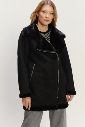 Czarny płaszcz z kożuchem 