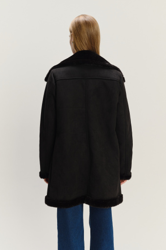 Czarny płaszcz z kożuchem 