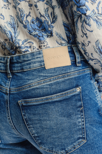 Ciemnoniebieskie jeansy typu boyfriend Ciemnoniebieskie jeansy typu boyfriend