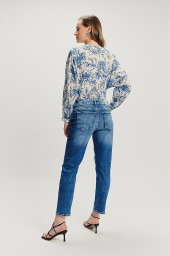 Ciemnoniebieskie jeansy typu boyfriend Ciemnoniebieskie jeansy typu boyfriend