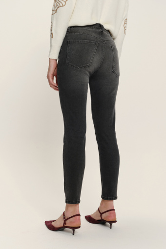 Grafitowe jeansy o fasonie skinny