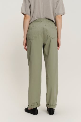 Bawełniane spodnie chino w kolorze oliwkowym