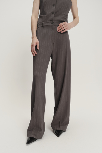 Eleganckie spodnie w subtelne prążki
